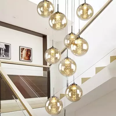 Lampadario a forma di scala... 2
