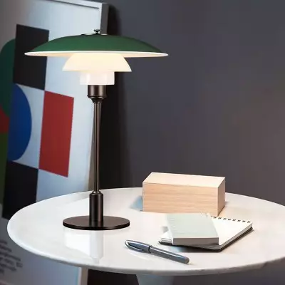 Lámpara de mesa de metal...