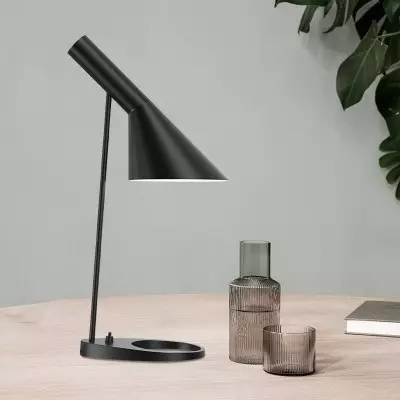Lámpara de mesa de metal...
