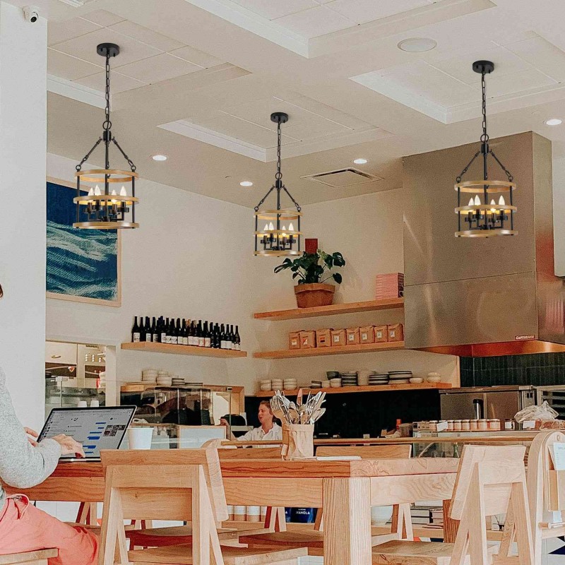 Lampada a sospensione in metallo con... Lampada a sospensione in metallo con...