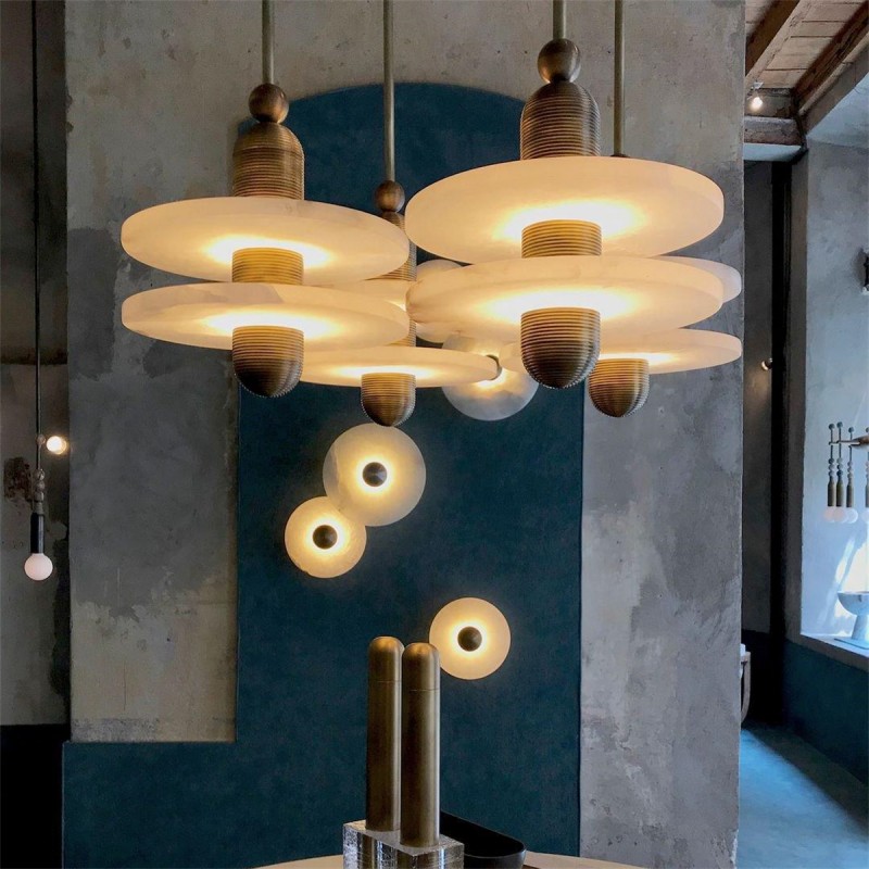 Suspension élégante en albâtre à... Suspension élégante en albâtre à...