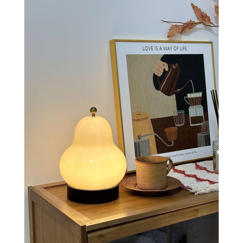 Jolie lampe de table en forme de... Jolie lampe de table en forme de...