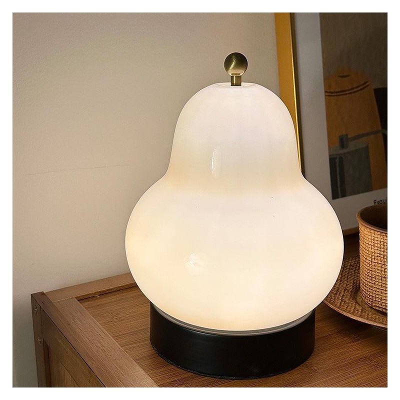 Jolie lampe de table en forme de... Jolie lampe de table en forme de...