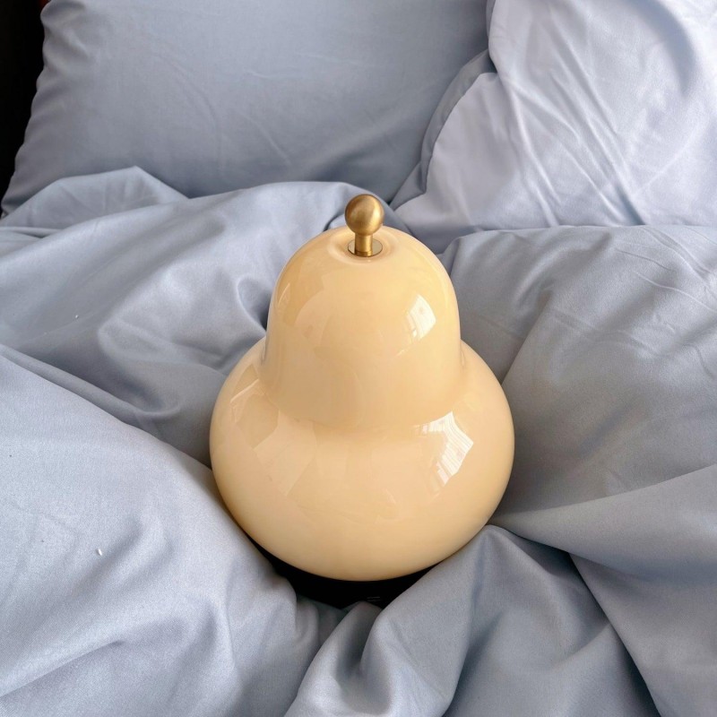 Jolie lampe de table en forme de... Jolie lampe de table en forme de...