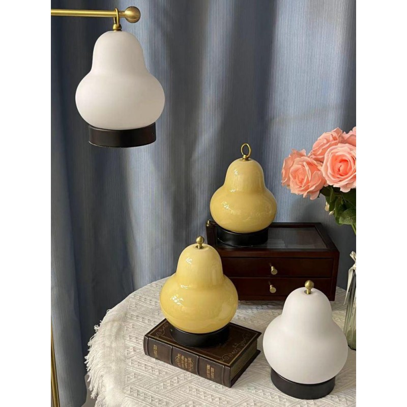 Jolie lampe de table en forme de... Jolie lampe de table en forme de...