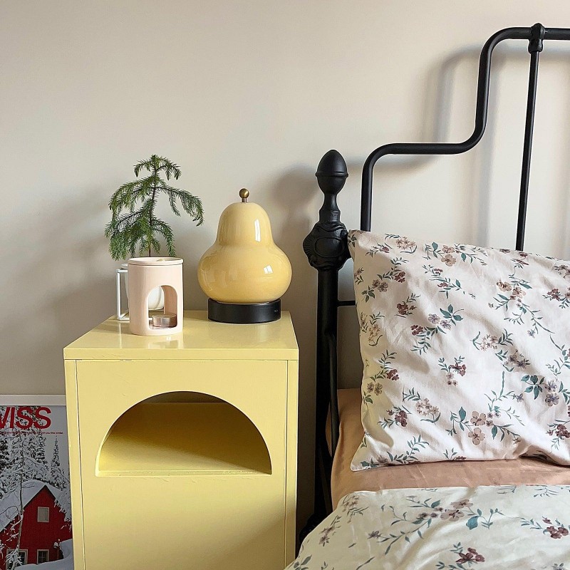 Jolie lampe de table en forme de... Jolie lampe de table en forme de...