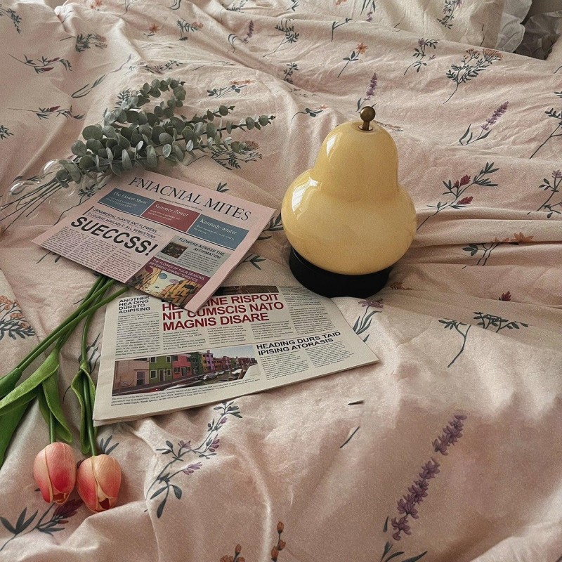 Jolie lampe de table en forme de... Jolie lampe de table en forme de...