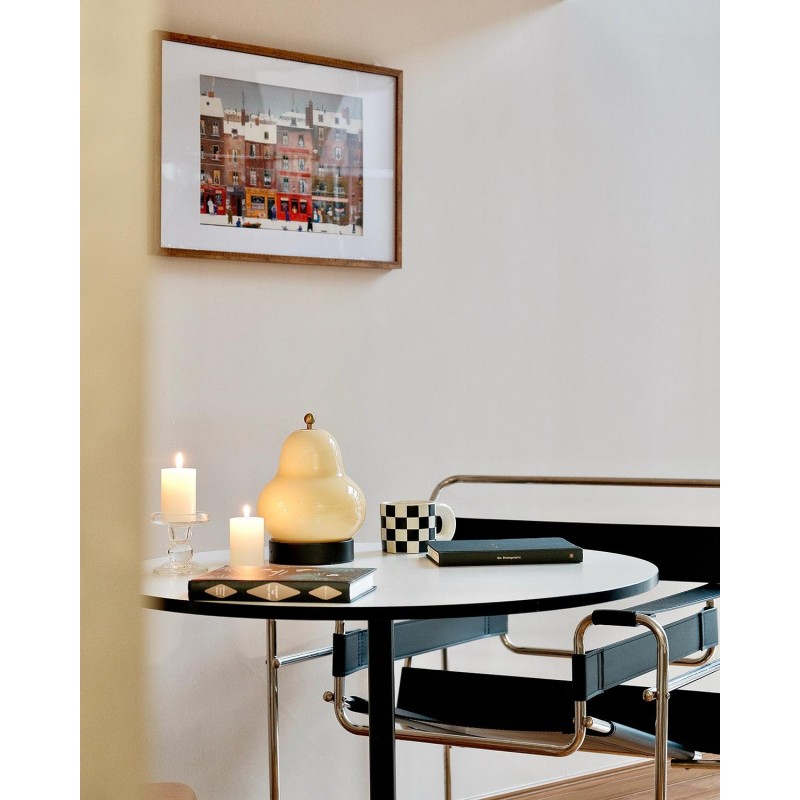 Jolie lampe de table en forme de... Jolie lampe de table en forme de...