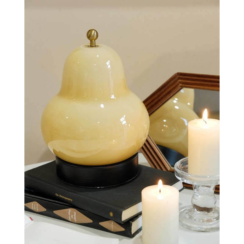 Jolie lampe de table en forme de... Jolie lampe de table en forme de...