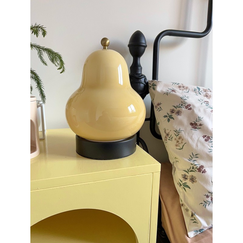 Jolie lampe de table en forme de... Jolie lampe de table en forme de...