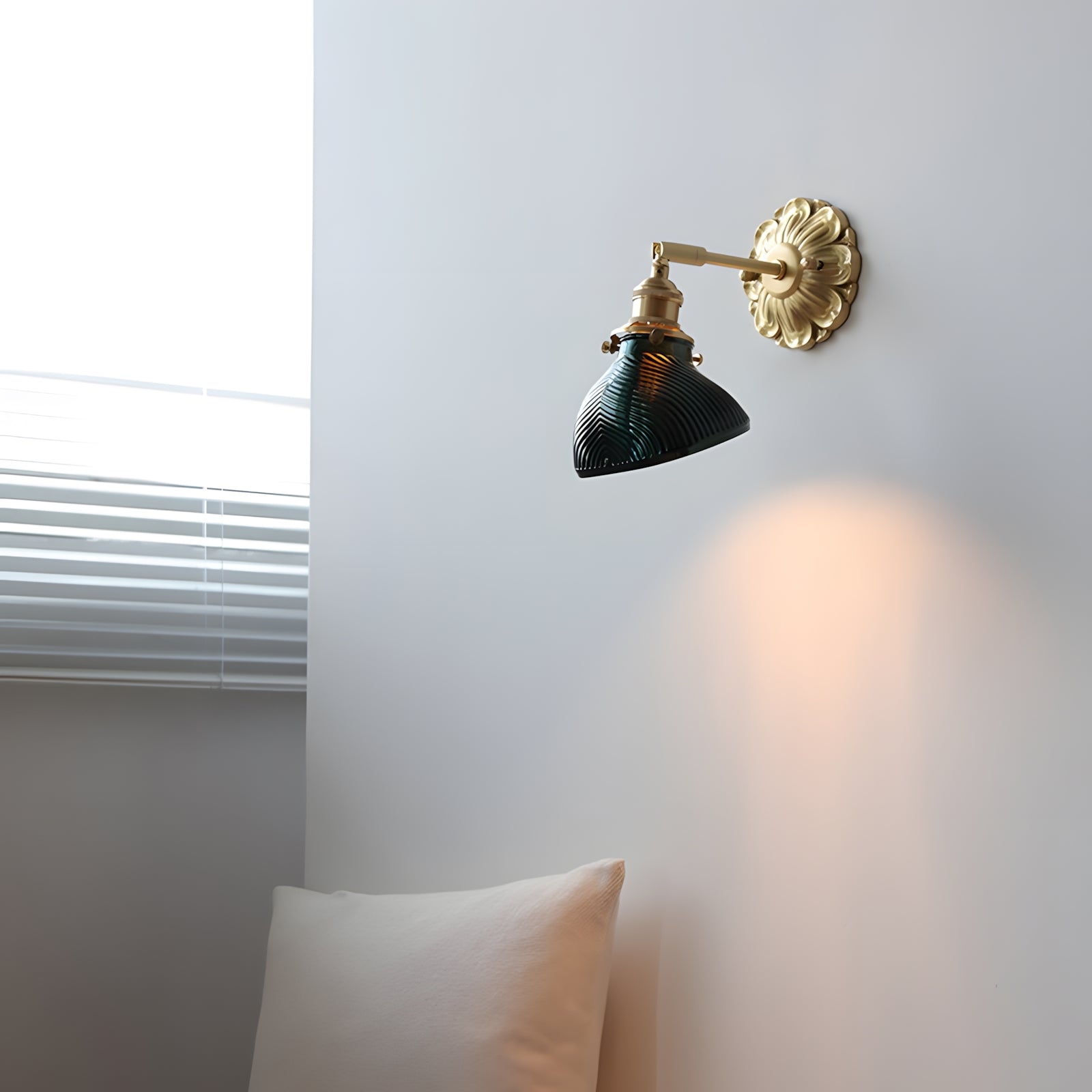 Nacre Petal Wall Lamp D326