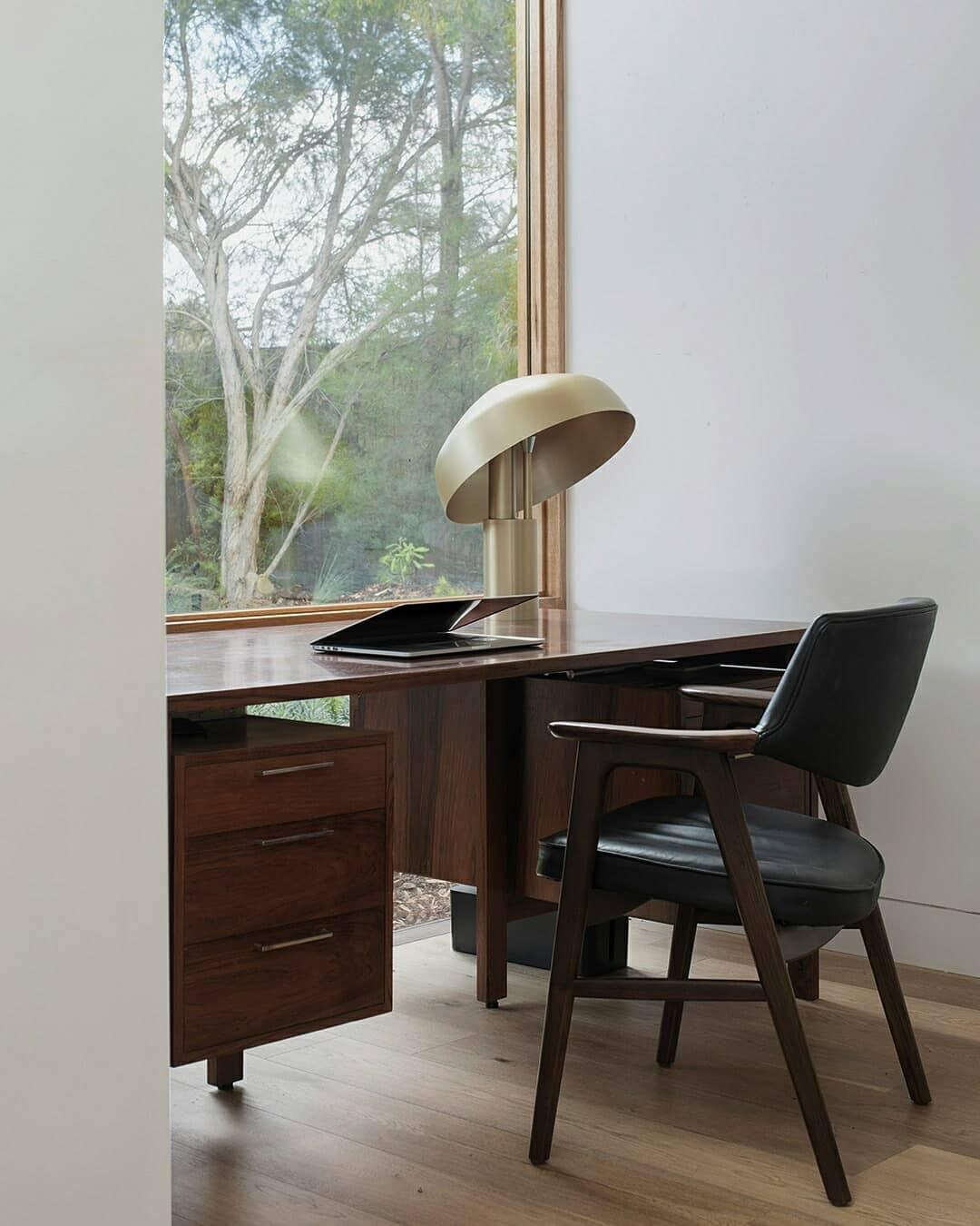 Modern Minimalist Design Crooked Head Table Lamp KL544
