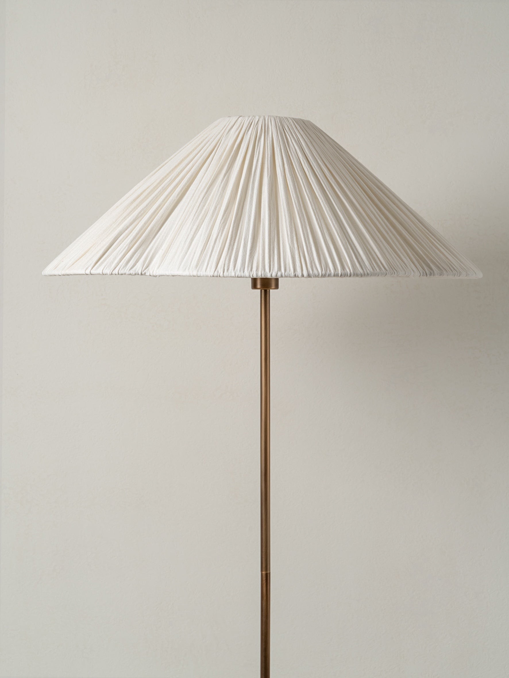 Linen Scalloped Floor Lamp – Soft Linen Pleats with Refined Metal Base KL1535