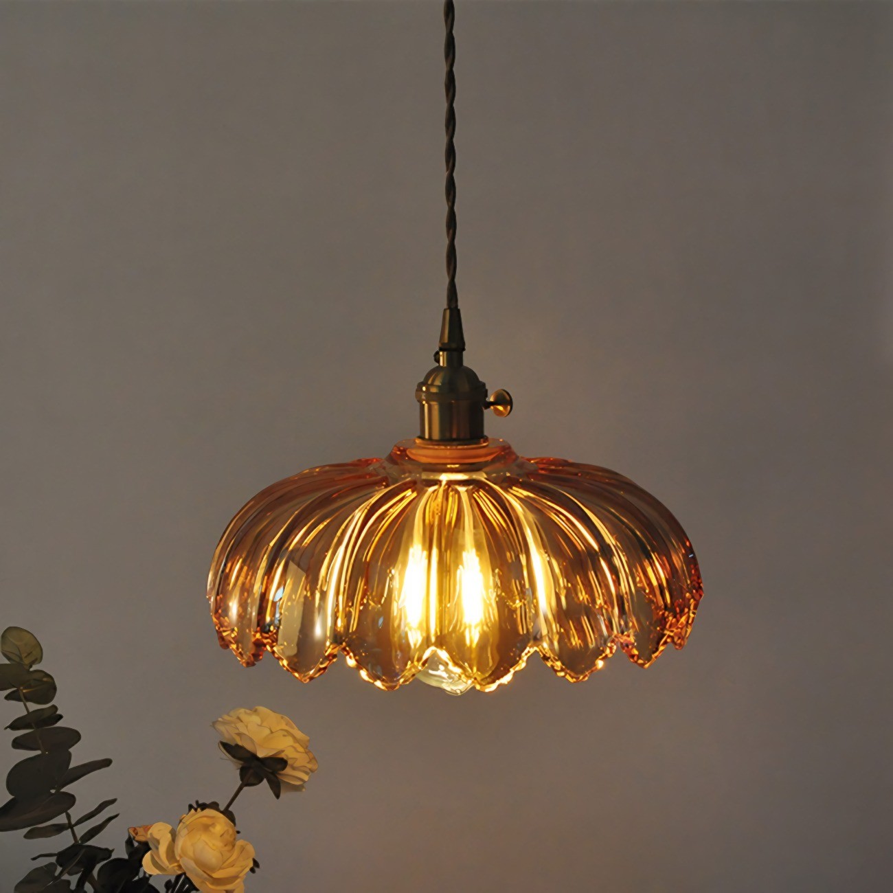 Antique Flower Petal Brass Glass Pendant Light KL50