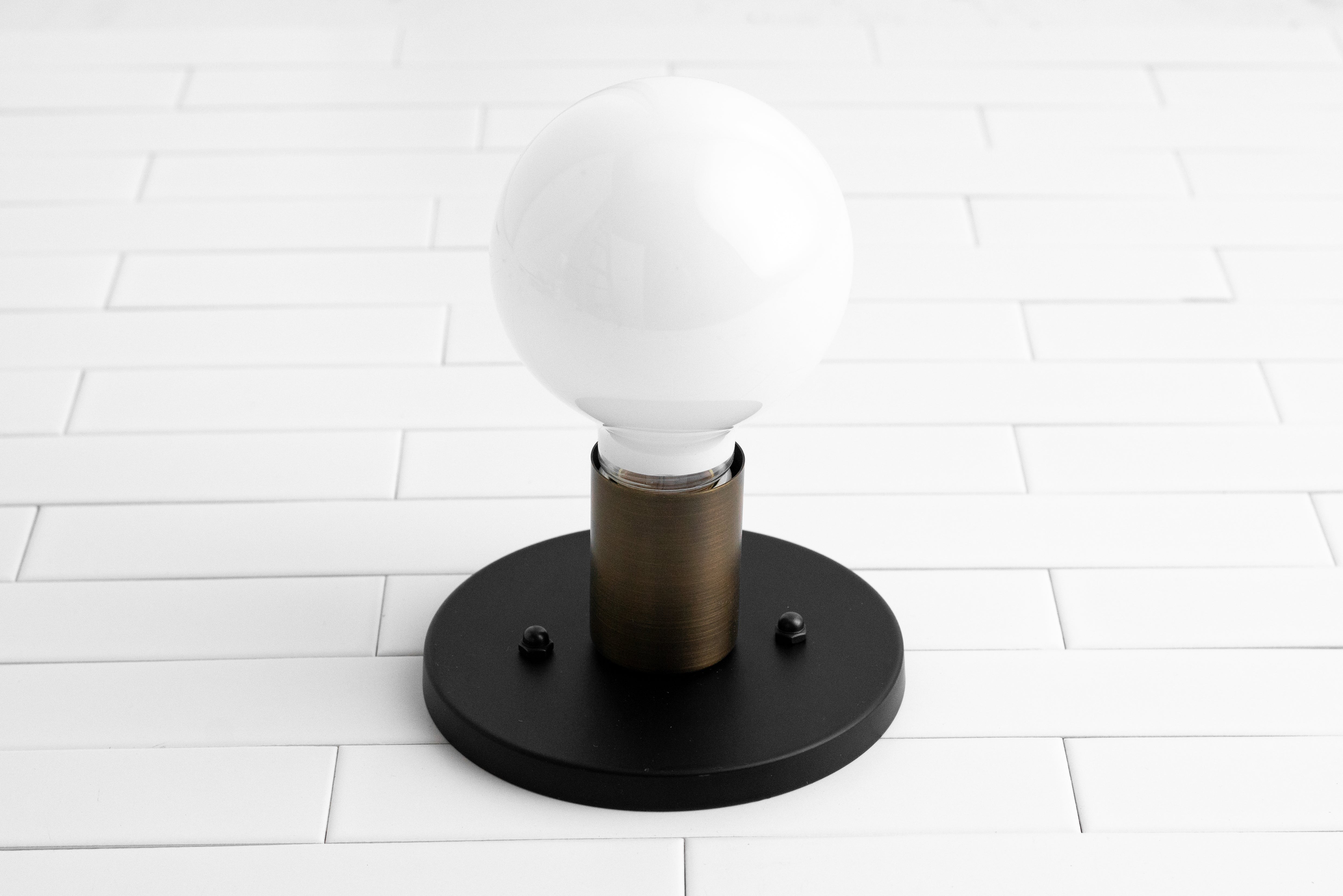 Glorica Glass Minimalist Wall Sconce - Versatile Modern Light For Any Room KL1522
