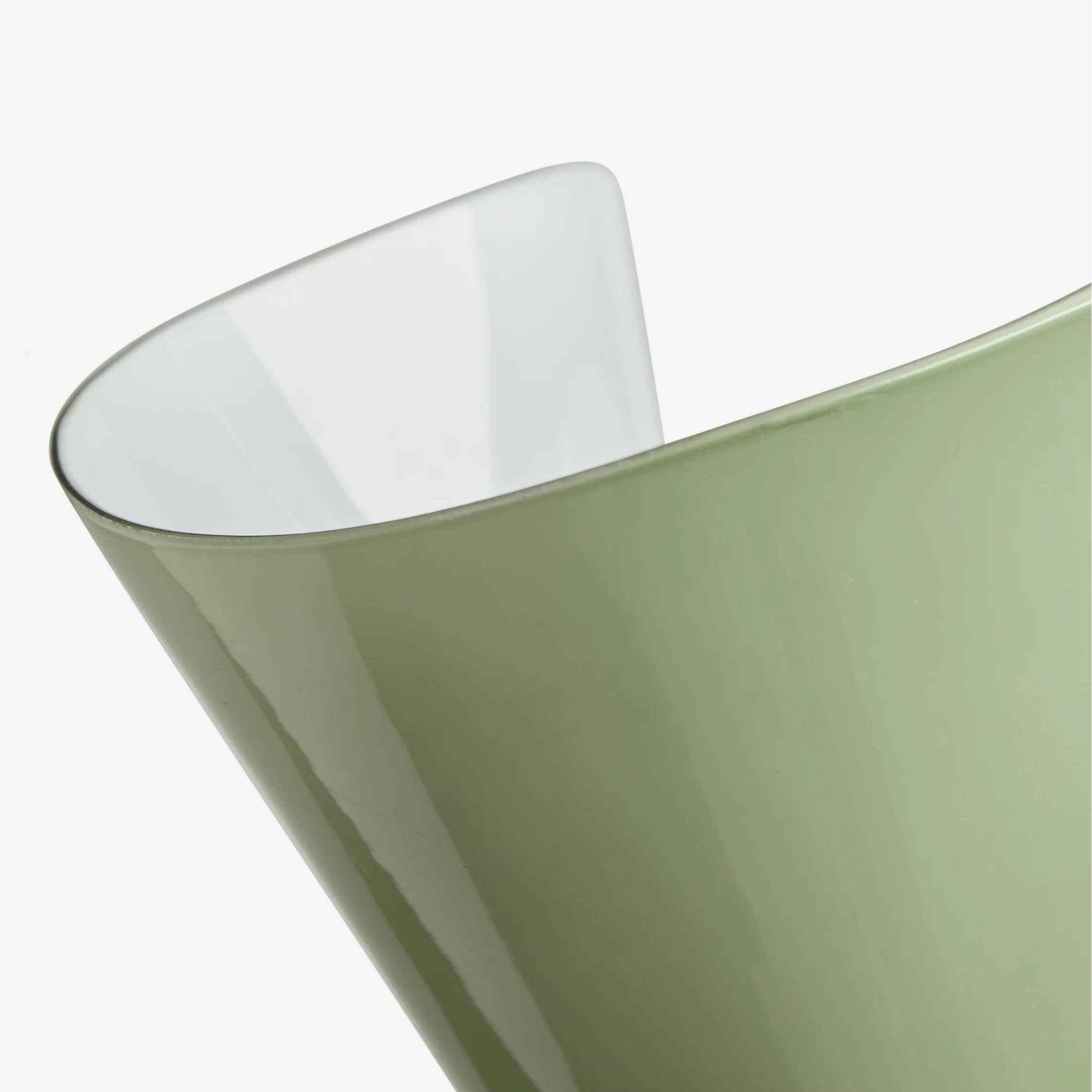 Bellina Radner Pendant Light – Colored Glass Shade with Brass Detail for Modern Spaces KL1417