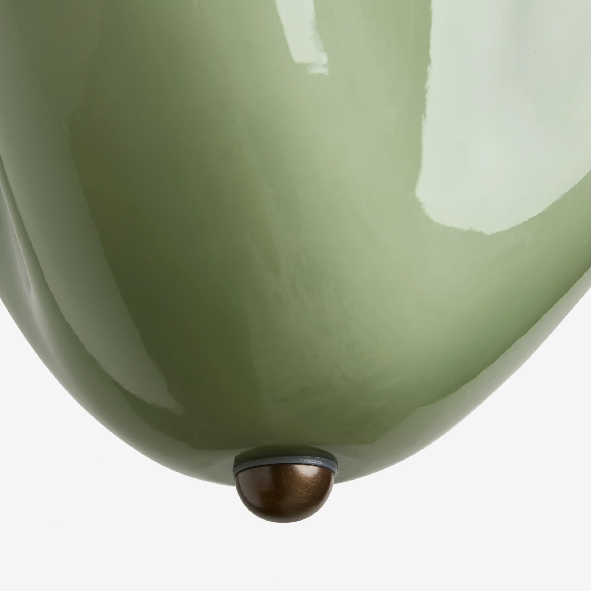 Bellina Radner Pendant Light – Colored Glass Shade with Brass Detail for Modern Spaces KL1417