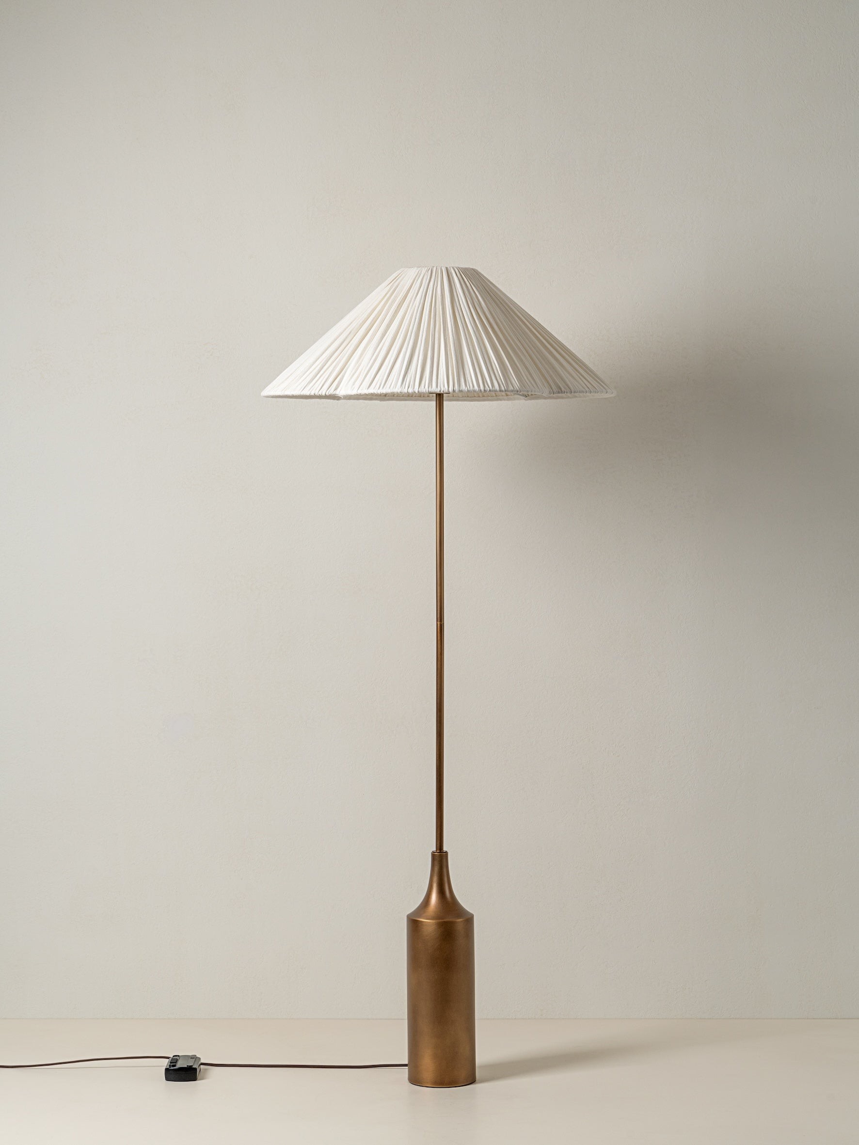 Linen Scalloped Floor Lamp – Soft Linen Pleats with Refined Metal Base KL1535
