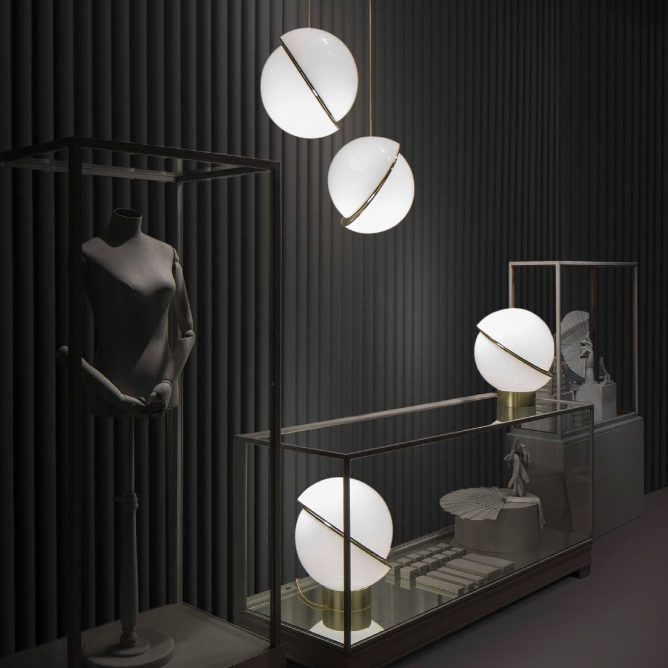 Crescent pendant Lamp