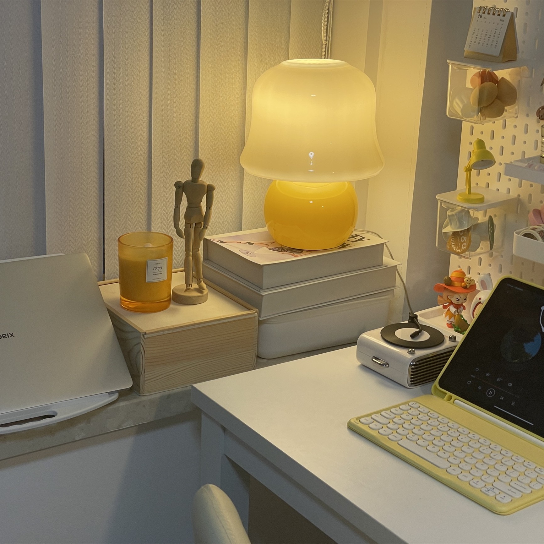 Cream Mushroom Table Lamp