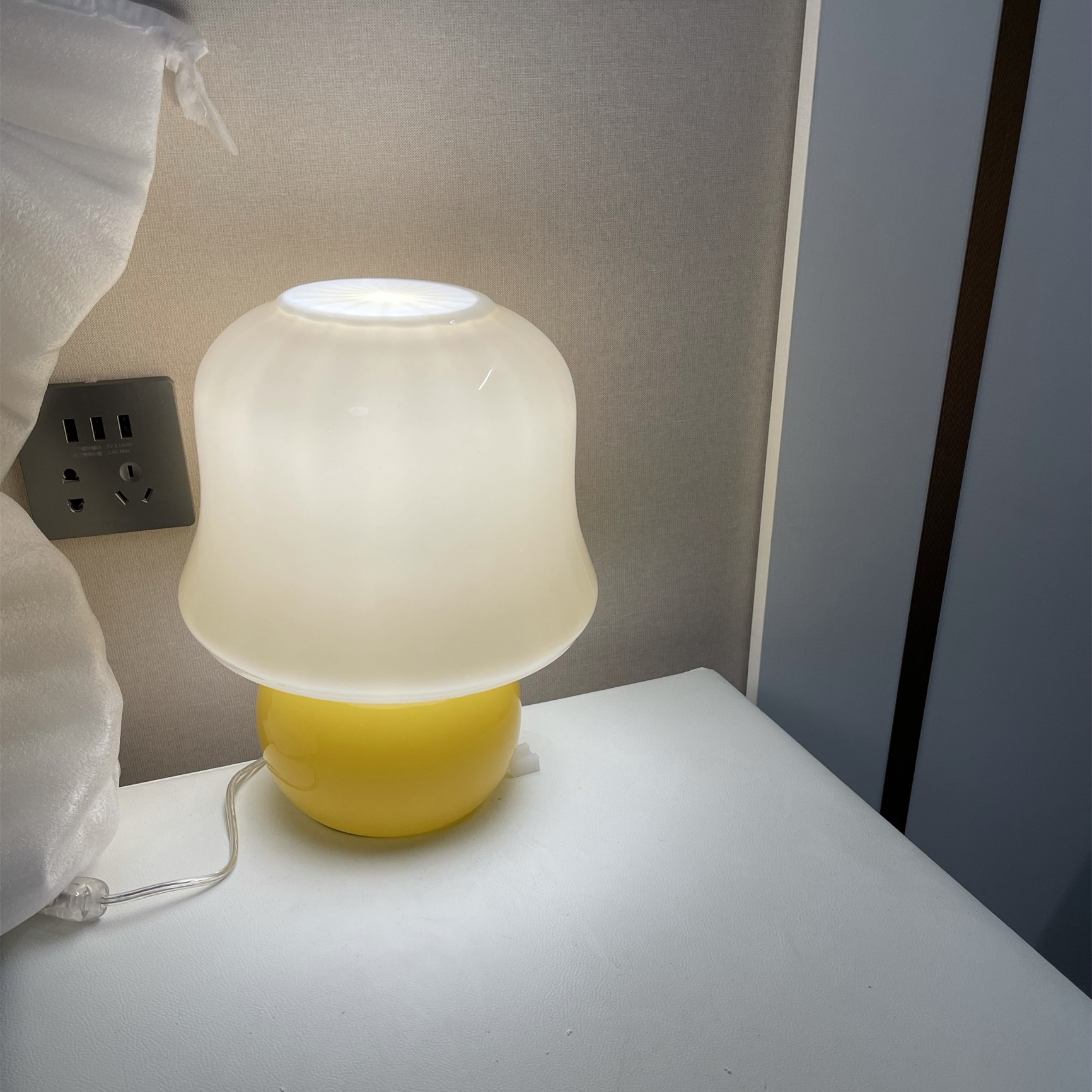 Cream Mushroom Table Lamp