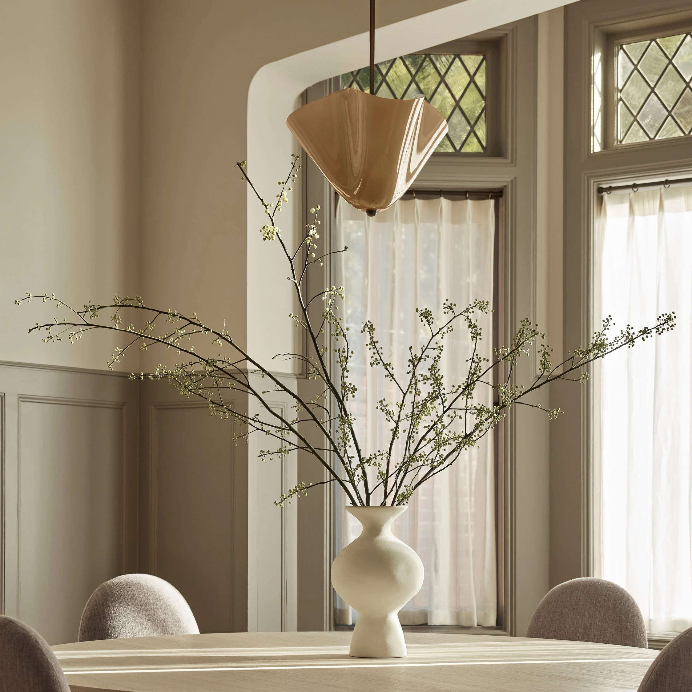 Bellina Radner Pendant Light – Colored Glass Shade with Brass Detail for Modern Spaces KL1417