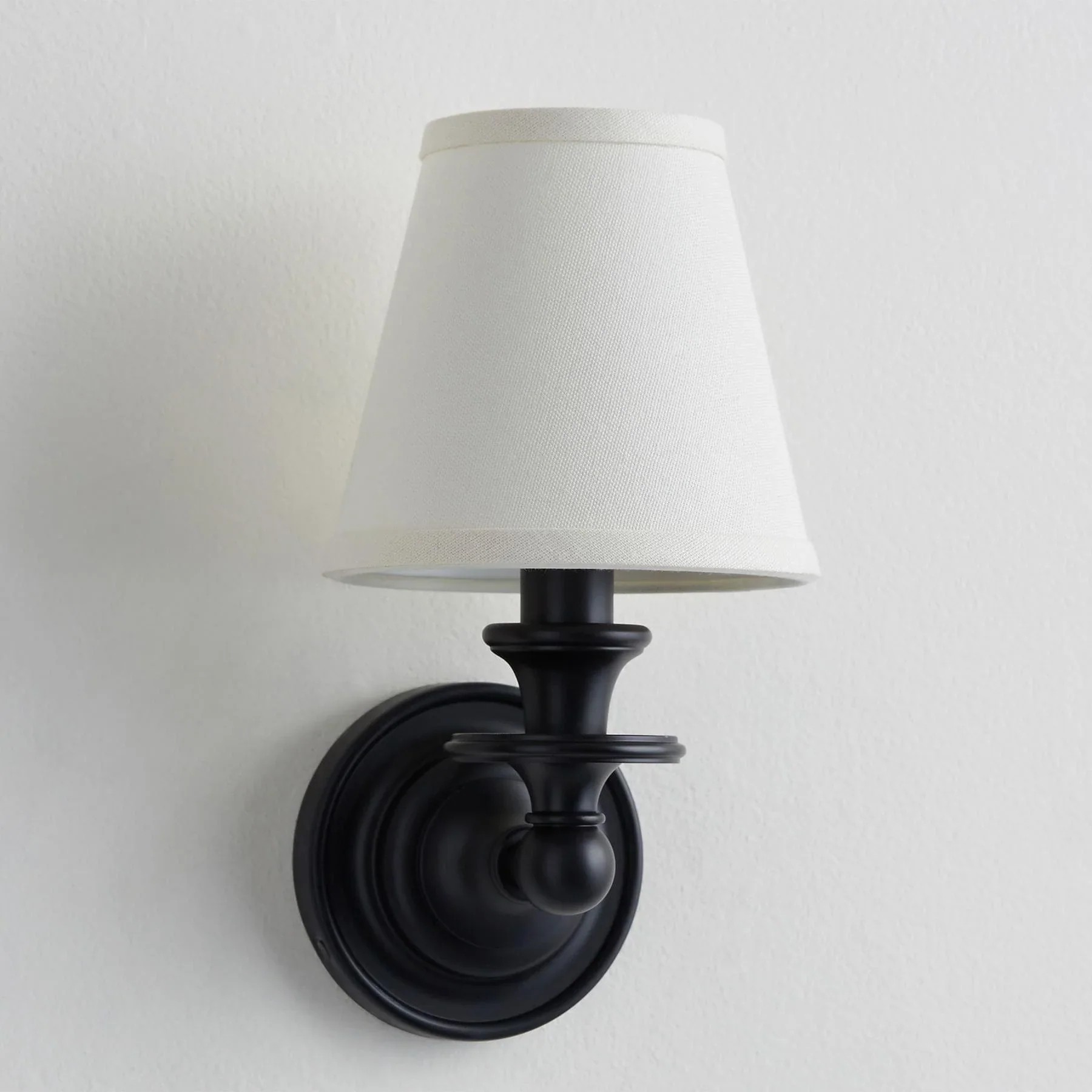 Kalvora Classic Sculpted Wall Sconce – Fabric Shade Sconce For Indoor Accent Lighting KL1162