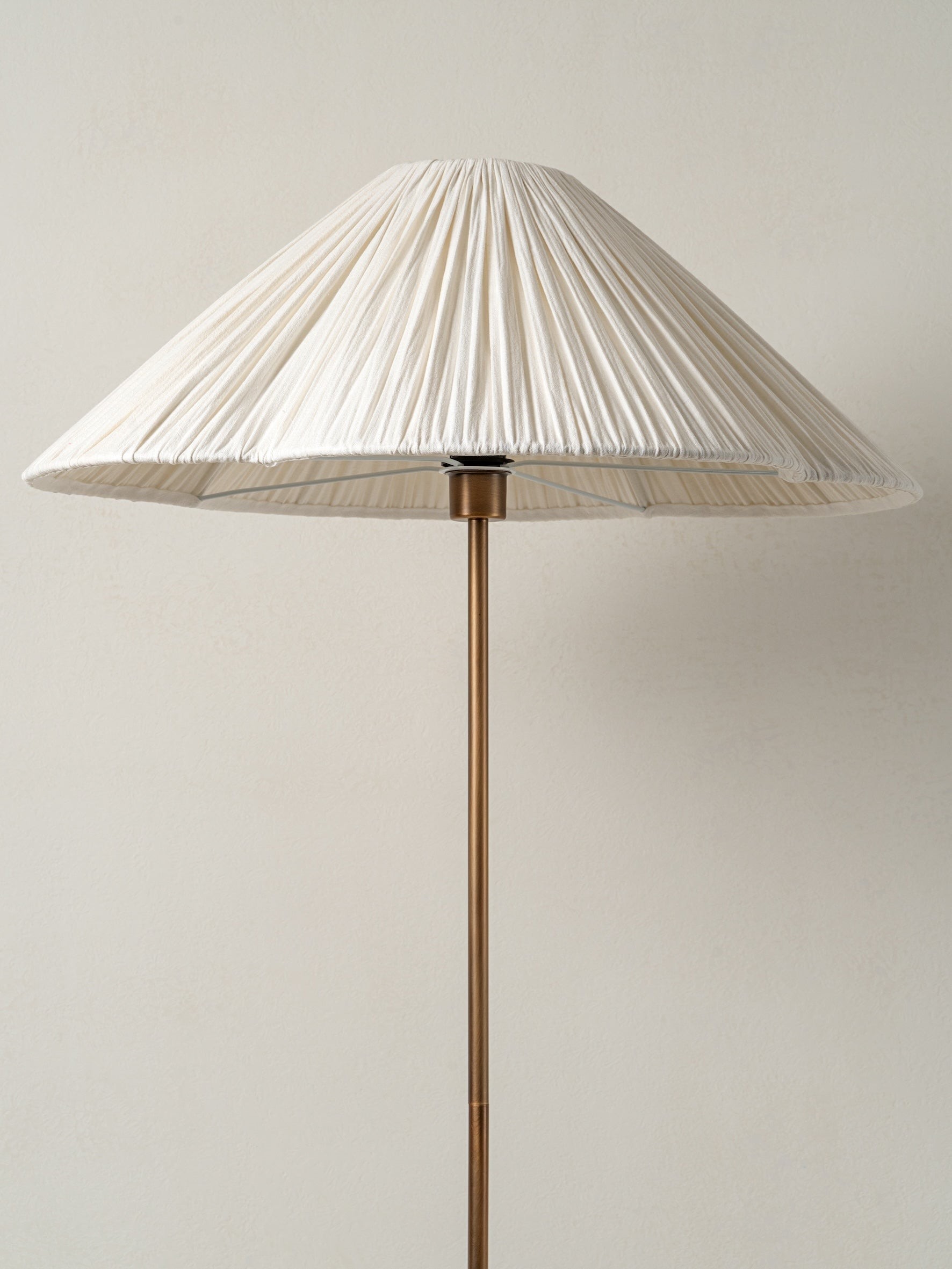 Linen Scalloped Floor Lamp – Soft Linen Pleats with Refined Metal Base KL1535