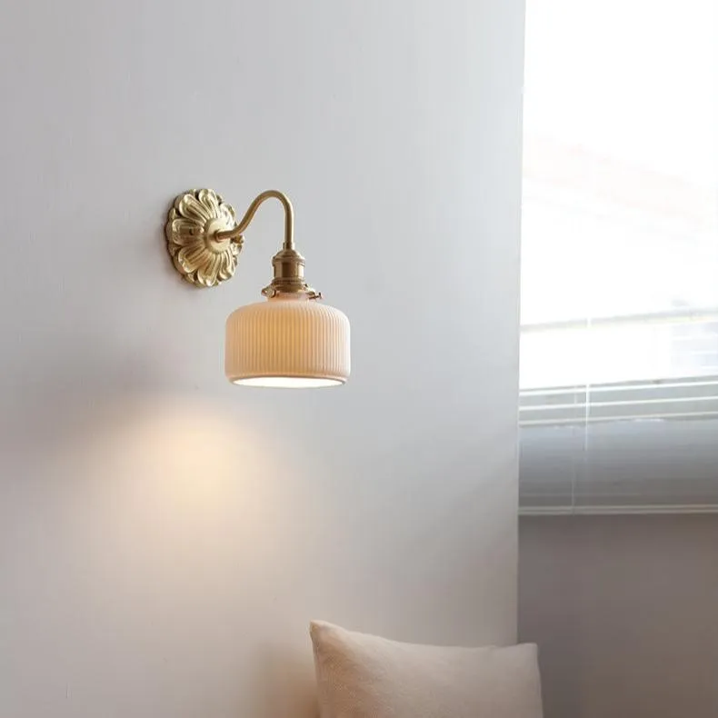 Elegant Ceramic Brass Wall Lamp – Vintage Ceramic Sconce with Brass Accents  KL1538