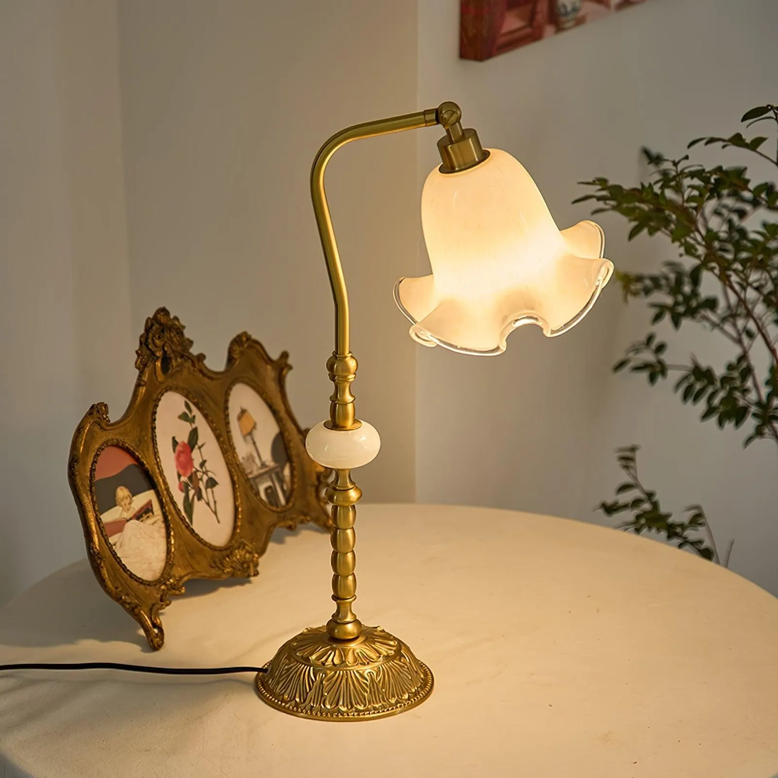 Classic Stylish White Tulip Brass Table Lamp KL718
