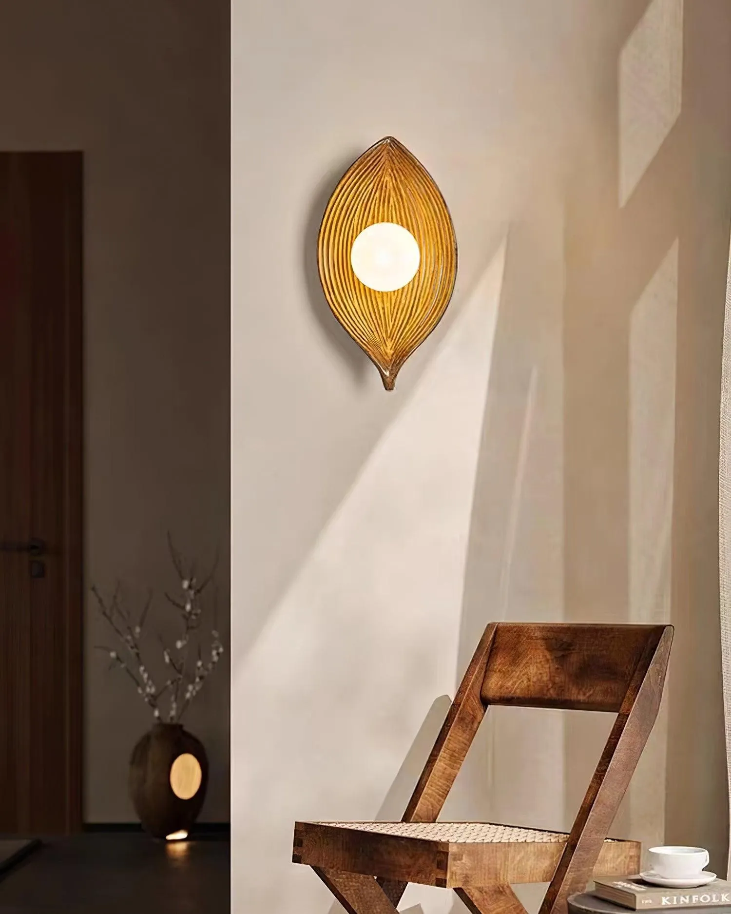 Contemporary Nordic Leaf Resin Wall Light KL445