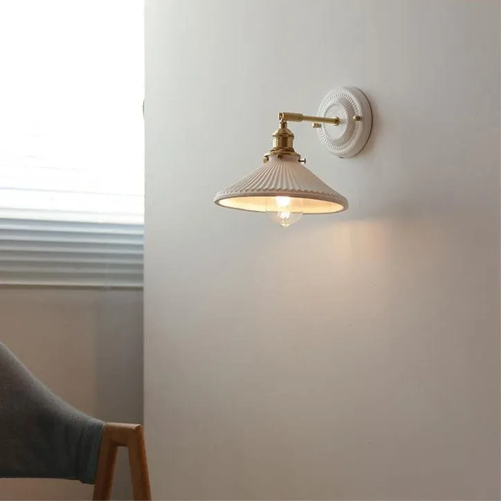 Elegant Ceramic & Brass Wall Light – Vintage Japanese-Style 1-Light Sconce KL1249