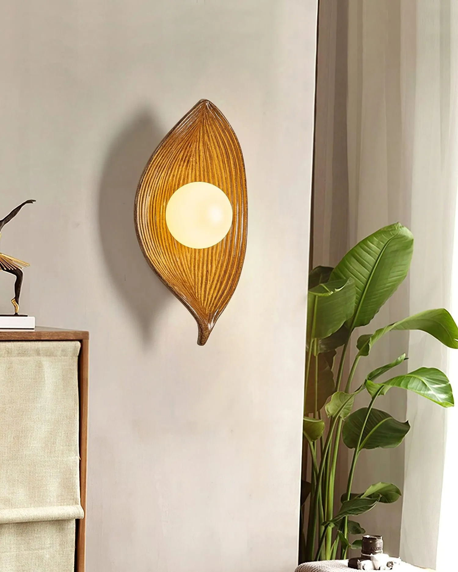 Contemporary Nordic Leaf Resin Wall Light KL445
