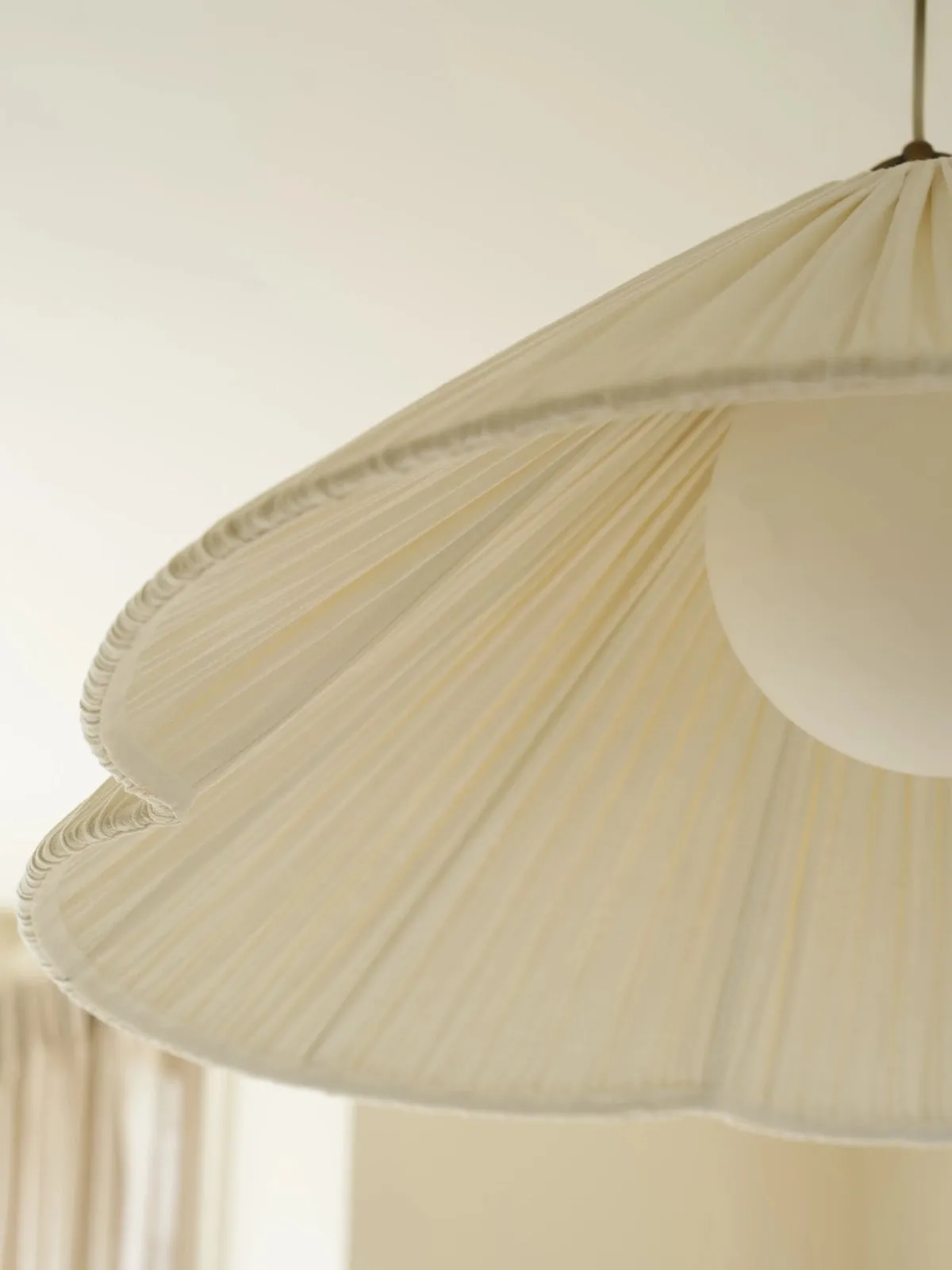 Blossine Oversized Linen Scalloped Pendant Light –Modern Textile Pendant Light for Home Interiors KL1537