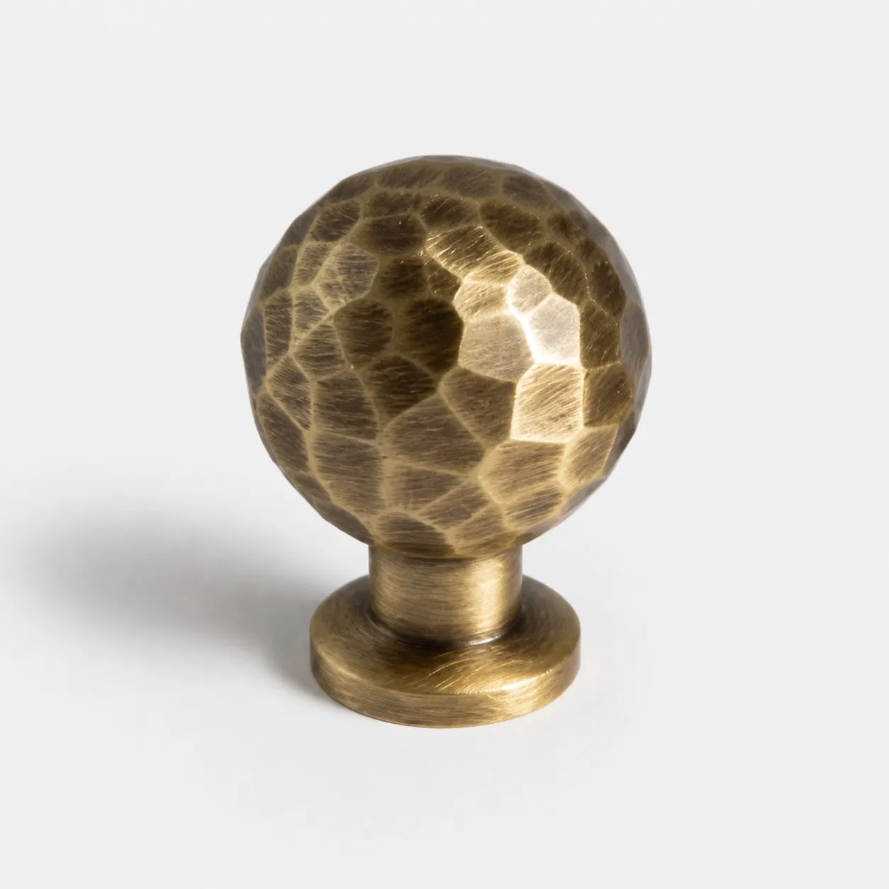 25 mm ball hammered antique brass cabinet knob with base