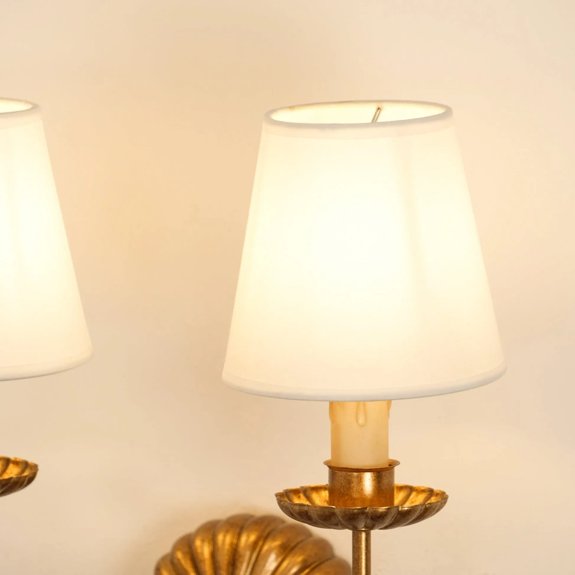 Catina Fabric Shade Wall Sconce – Classic Metal Wall Lighting for Entryway or Lounge KL1148
