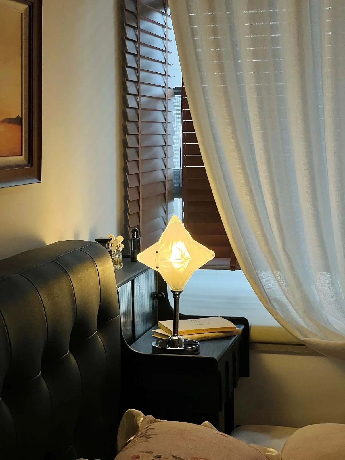 Art Deco Star Table Lamp - Frosted Glass Light for Modern Bedrooms - Astris Lyra KL1566