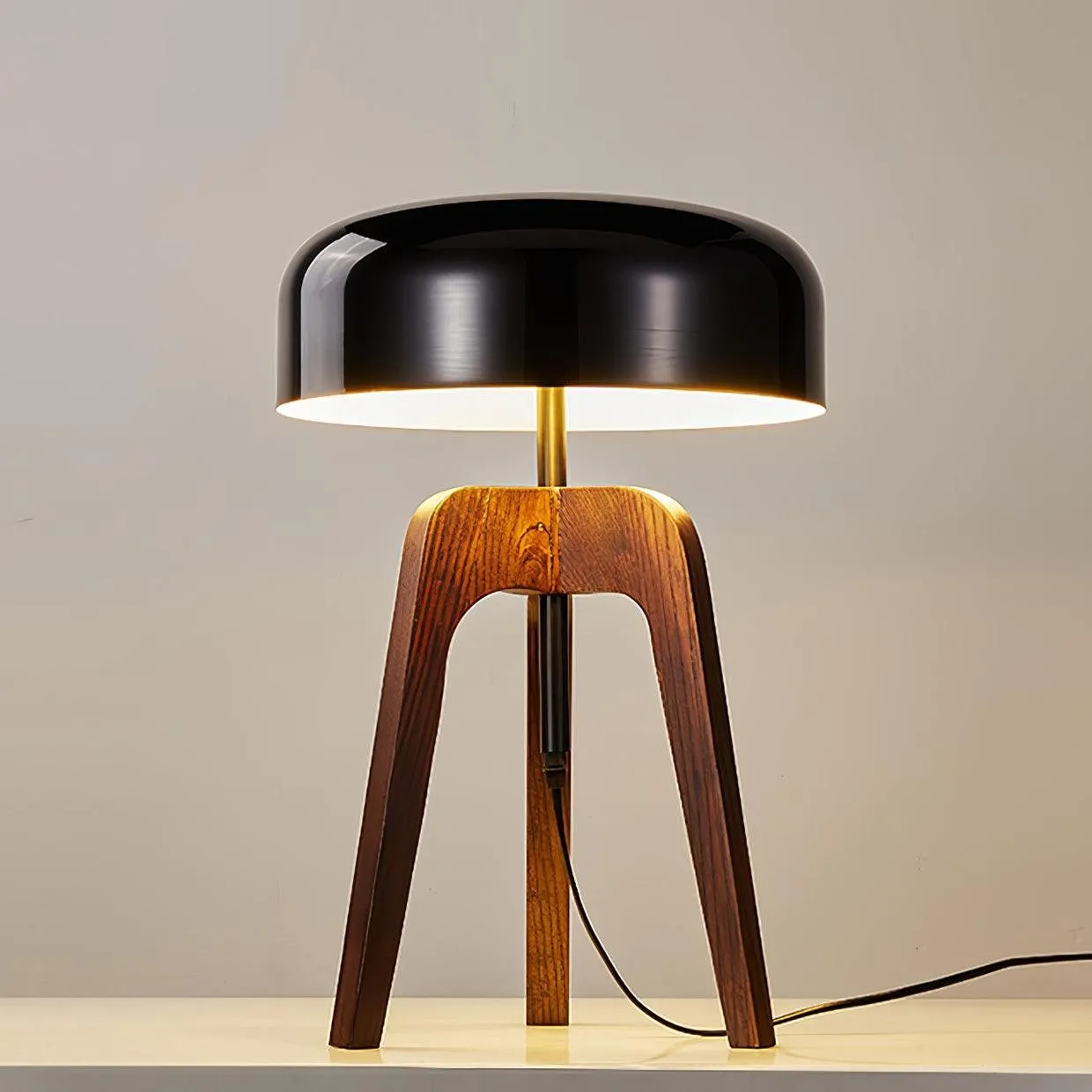 Minimalist Wood Tripod Table Lamp KL700