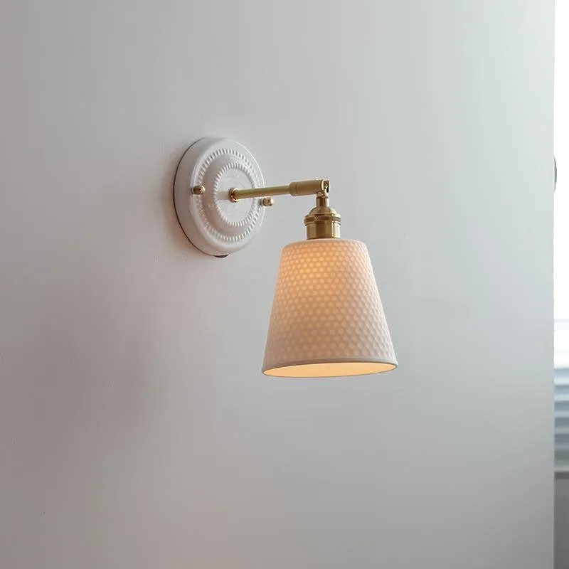 Elegant Ceramic & Brass Wall Light – Vintage Japanese-Style 1-Light Sconce KL1249