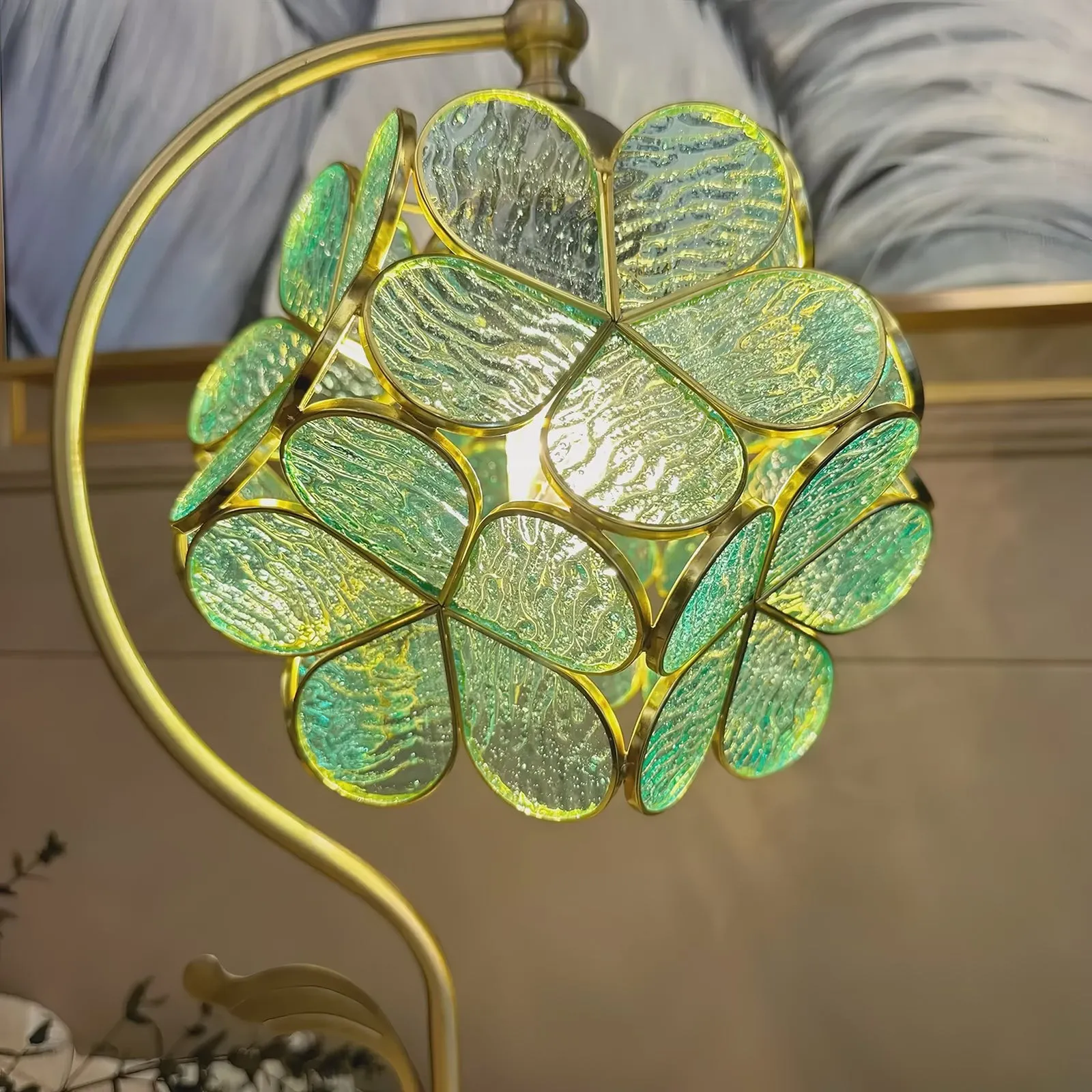 Petal Eye-Care Glass Table Lamp KL233