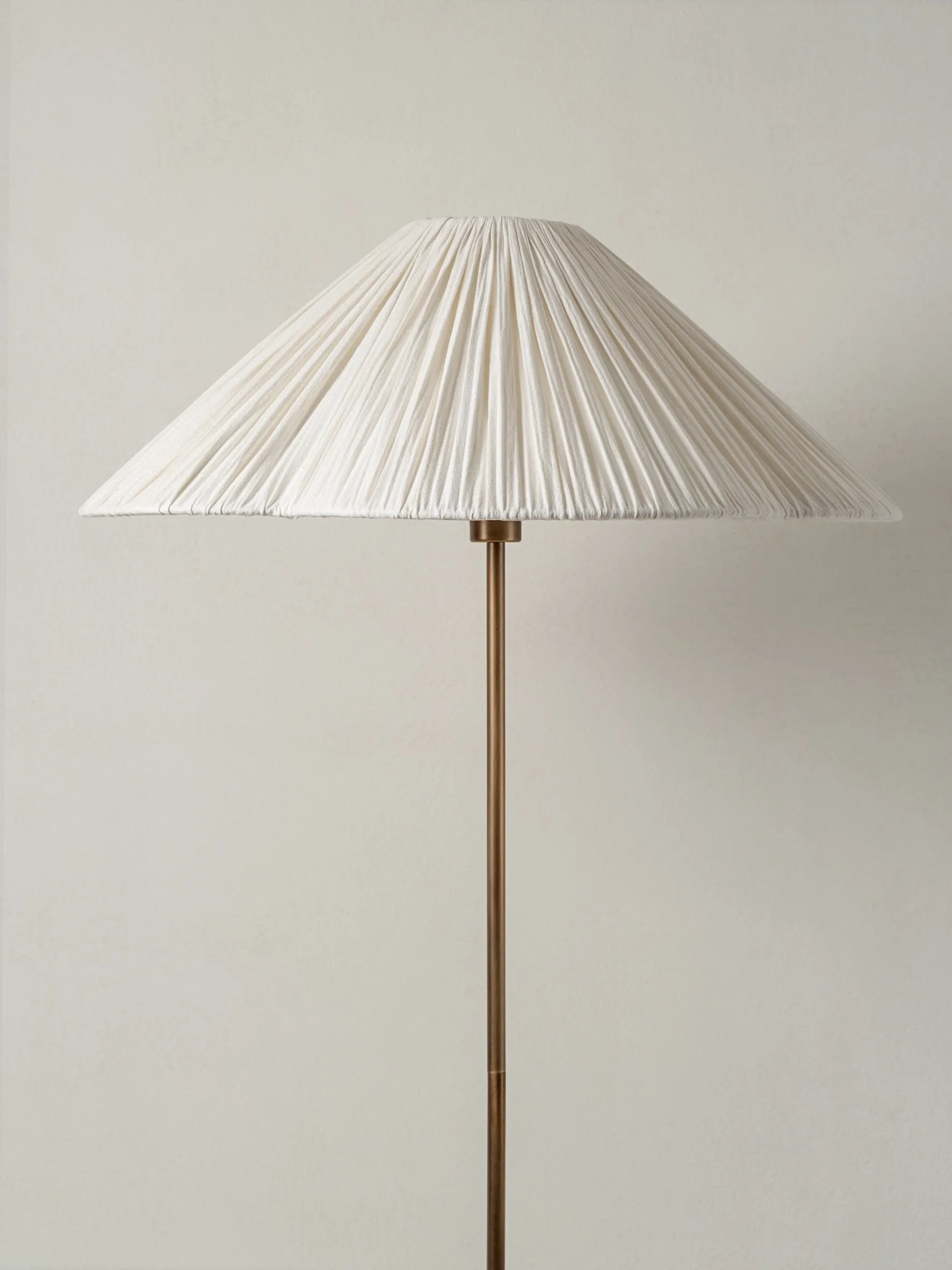 Linen Scalloped Floor Lamp – Soft Linen Pleats with Refined Metal Base KL1535