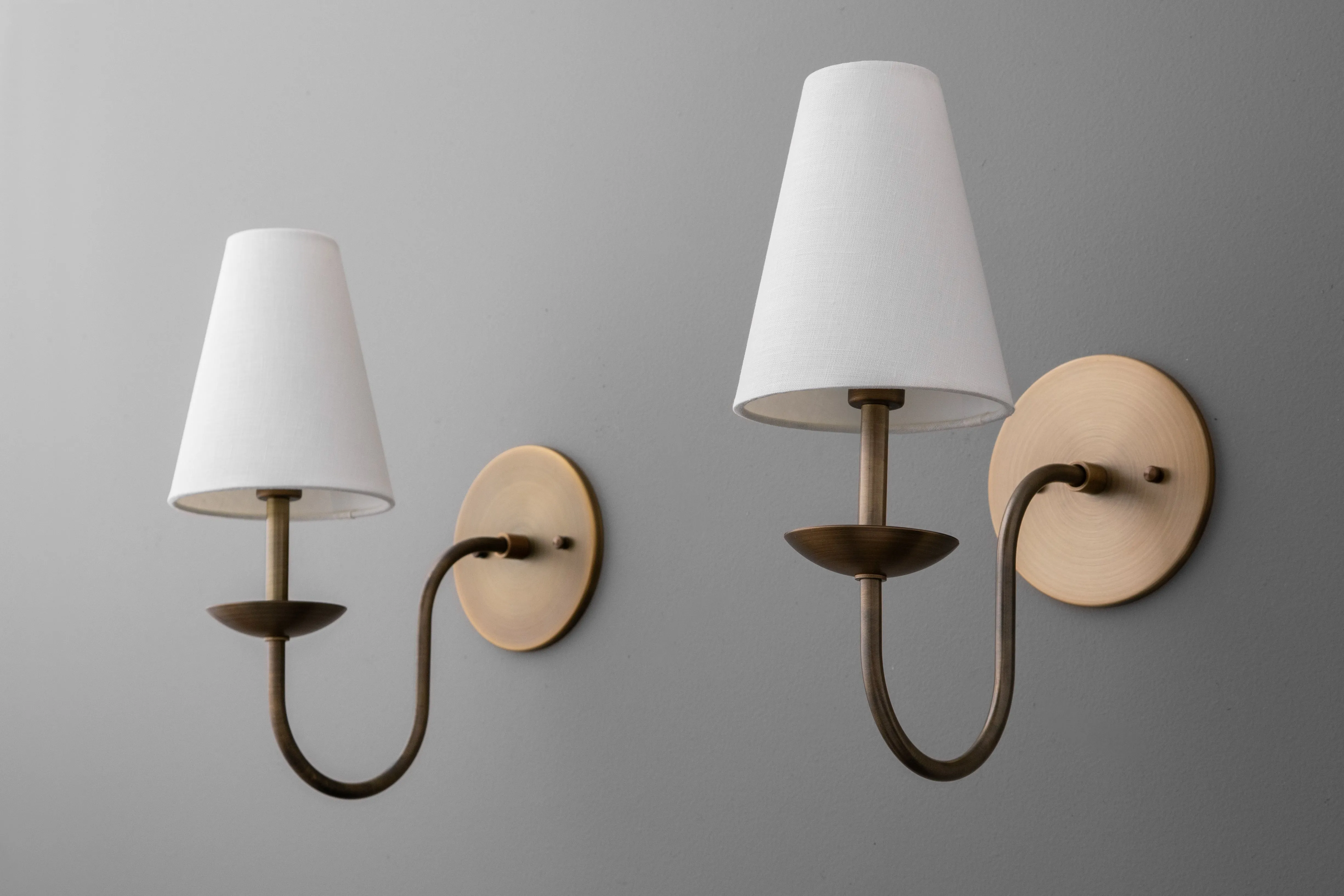 Curva Metal White Linen Sconce - Classic Brass Wall Light for Bedrooms KL1520