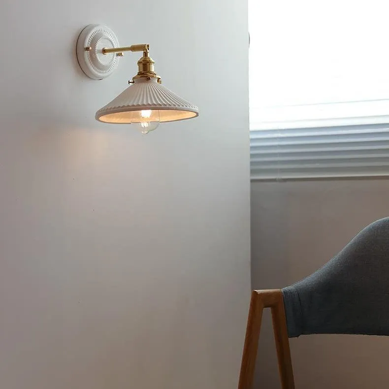 Elegant Ceramic & Brass Wall Light – Vintage Japanese-Style 1-Light Sconce KL1249