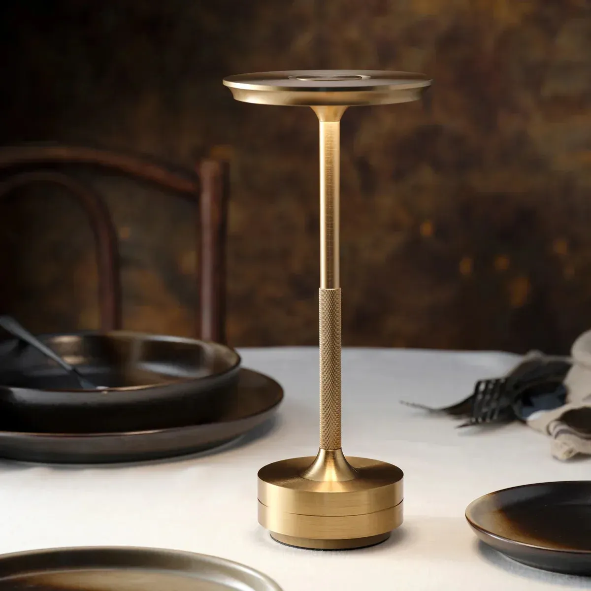 Savoy Elegance Wireless Table Lamp D805