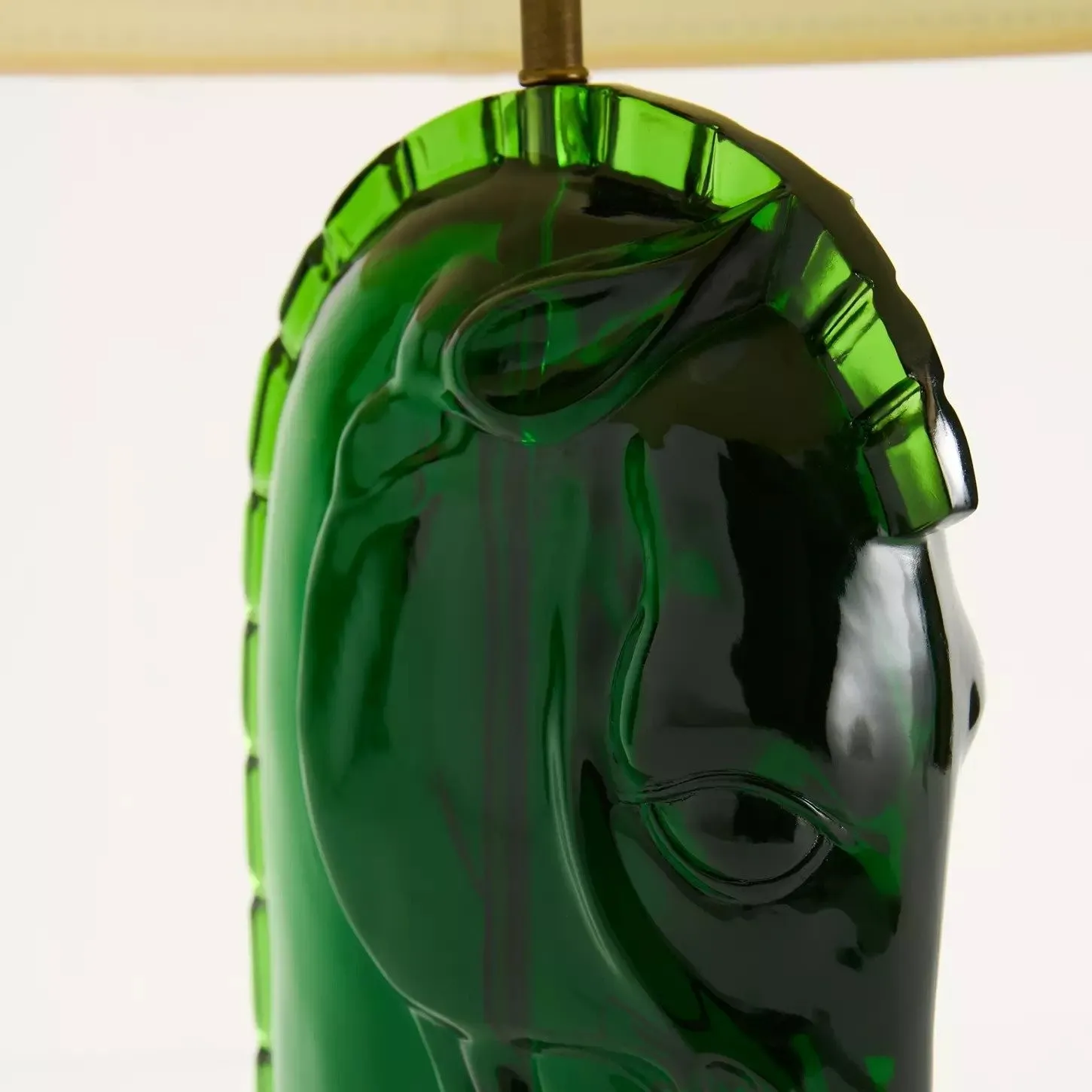 Modo Sculptural Horse Head Table Lamp in Resin - Decorative Table Light for Home Office KL1648