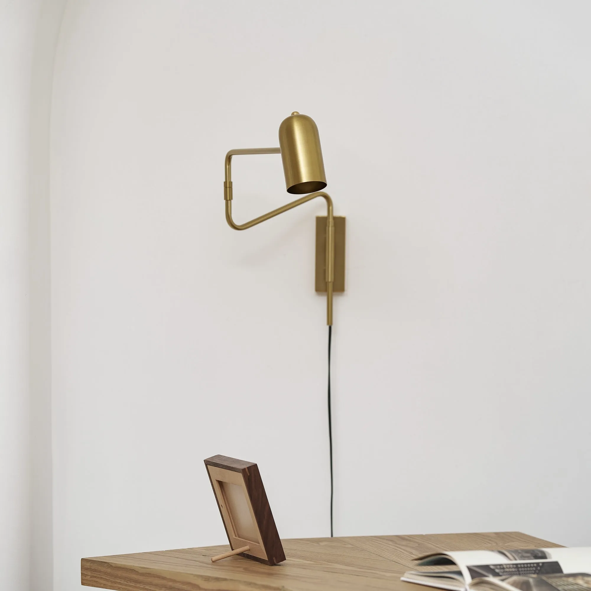 Adjustable Arm Plug In Wall Lamp D371