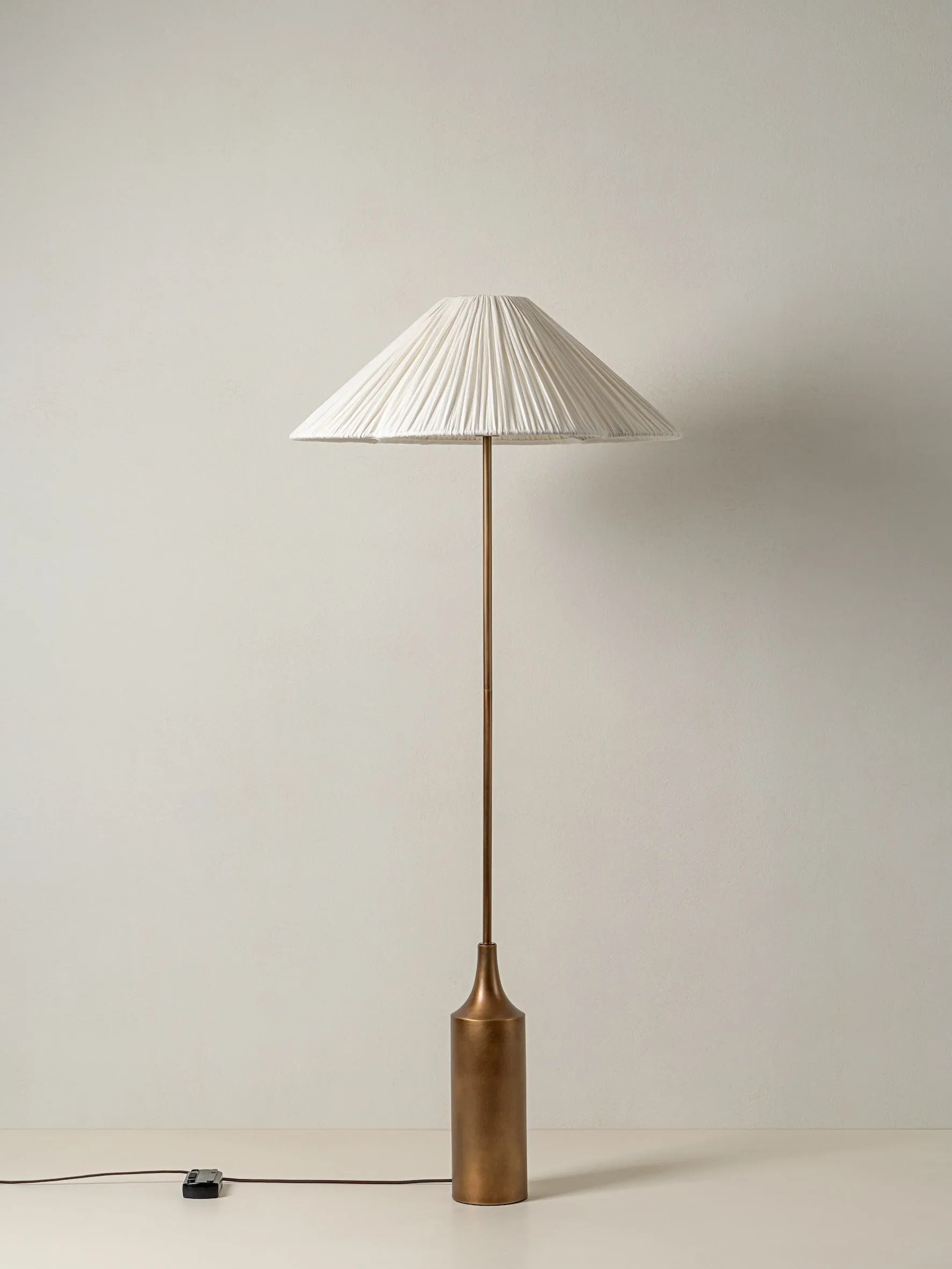Linen Scalloped Floor Lamp – Soft Linen Pleats with Refined Metal Base KL1535