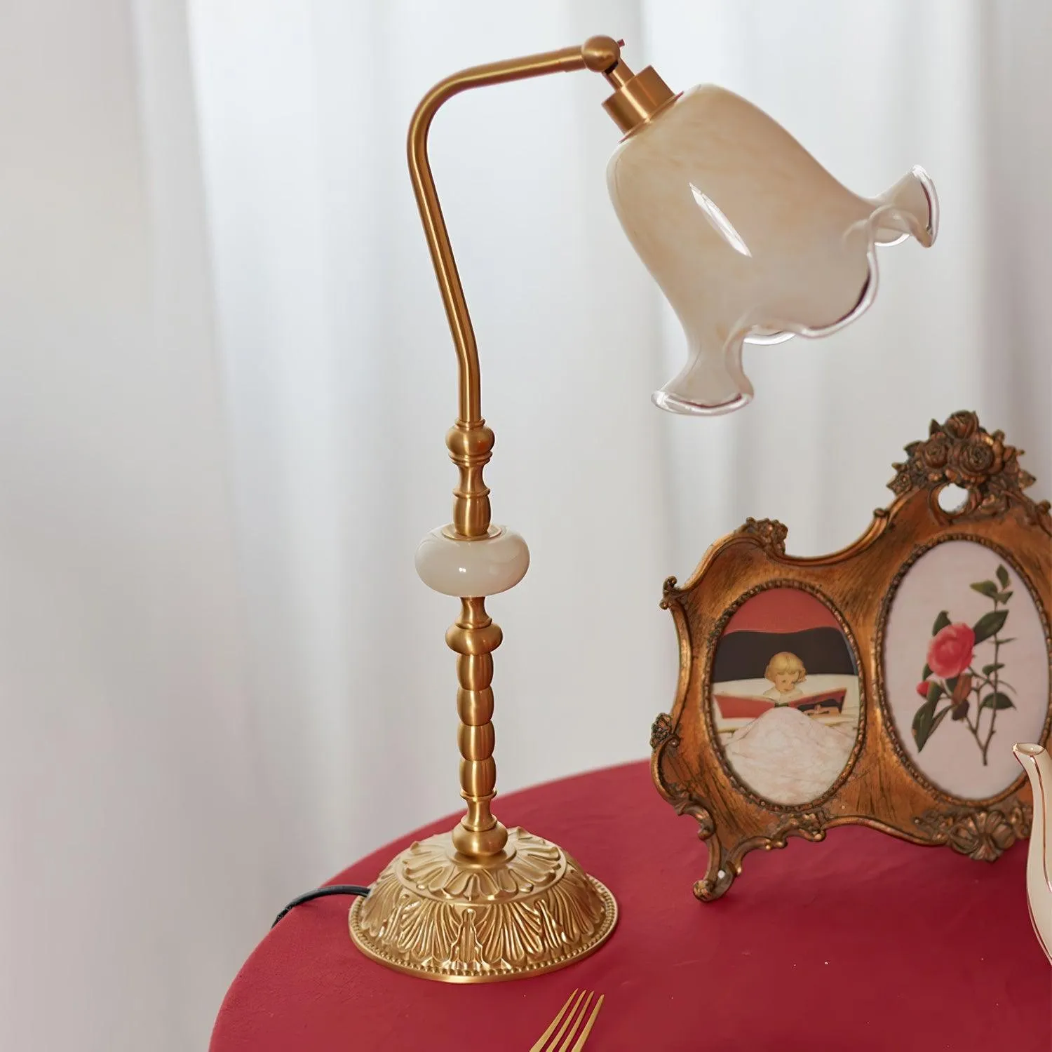 Classic Stylish White Tulip Brass Table Lamp KL718