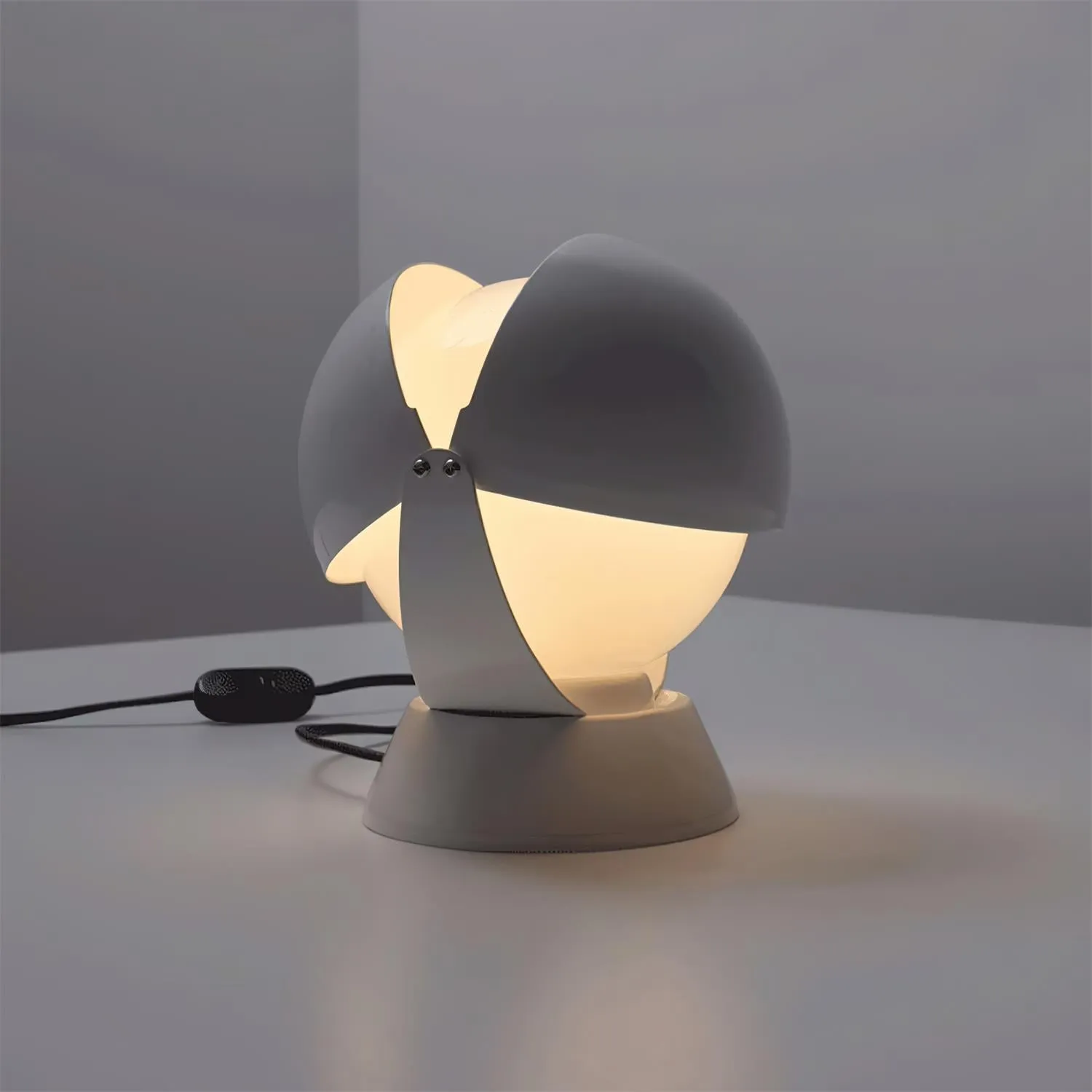 Modern Creative Metal Spherical Table Lamp for Kids Room KL580