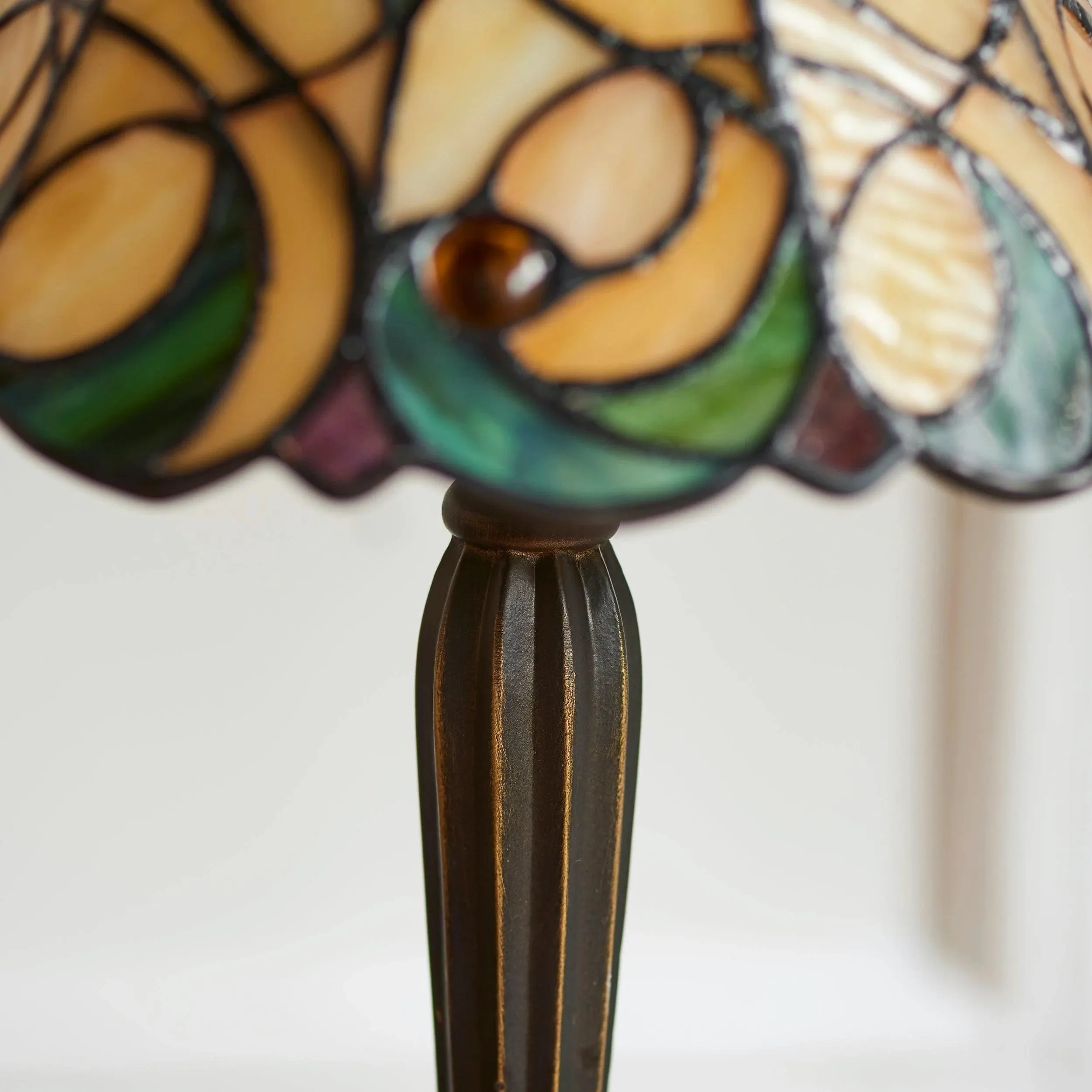 TF Jamelia Classic Stained Glass Table Light Lamp - Handcrafted Glass Light for Bedroom KL1806